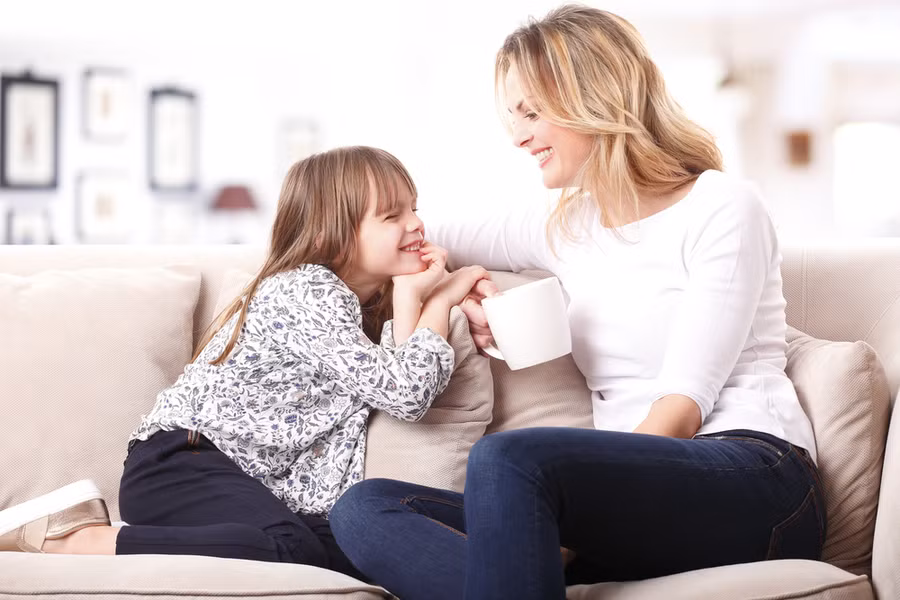 Các sự kiện hàng ngày sẽ mang đến cho bạn nhiều cơ hội để dạy con về các chủ đề liên quan đến tình dục. (Ảnh: ITN). Các sự kiện hàng ngày sẽ mang đến cho bạn nhiều cơ hội để dạy con về các chủ đề liên quan đến tình dục. (Ảnh: ITN).