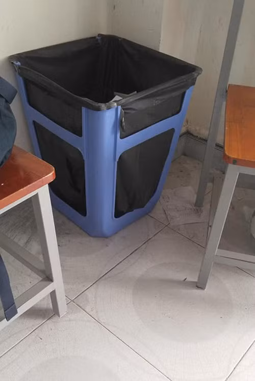 Chỉ cần lật ngửa chiếc ghế...