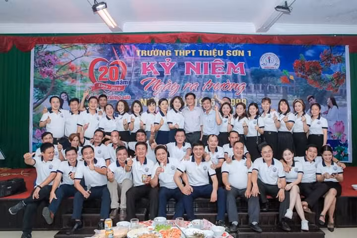 Tìm về trường của tập thể lớp D3 Tìm về trường của tập thể lớp D3