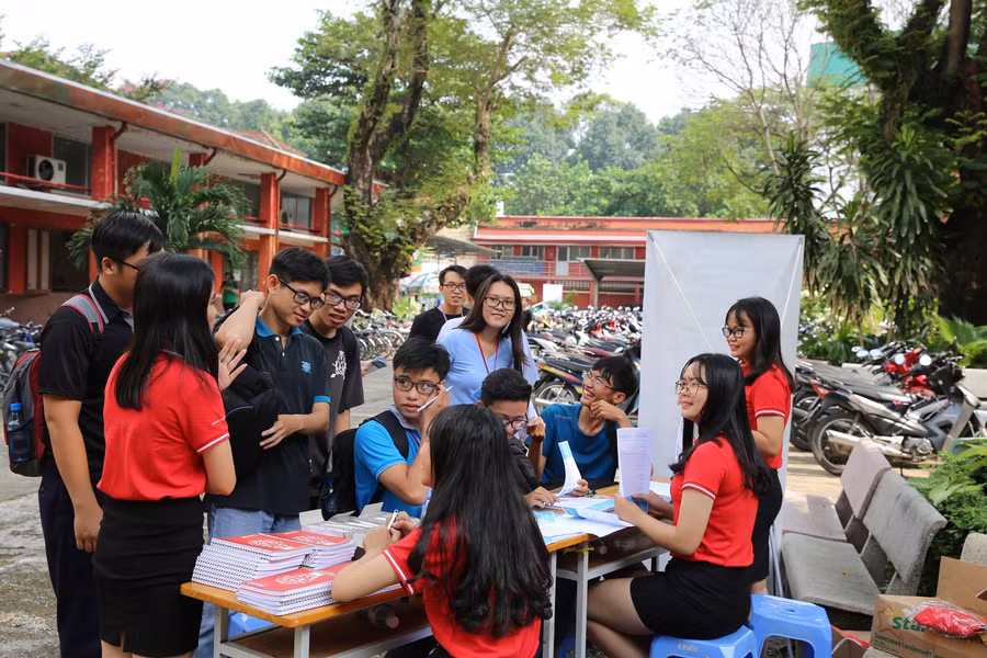 Nhiều học sinh, sinh viên háo hức đăng ký khám phá kênh giáo dục trực tuyến Edutalk.vn