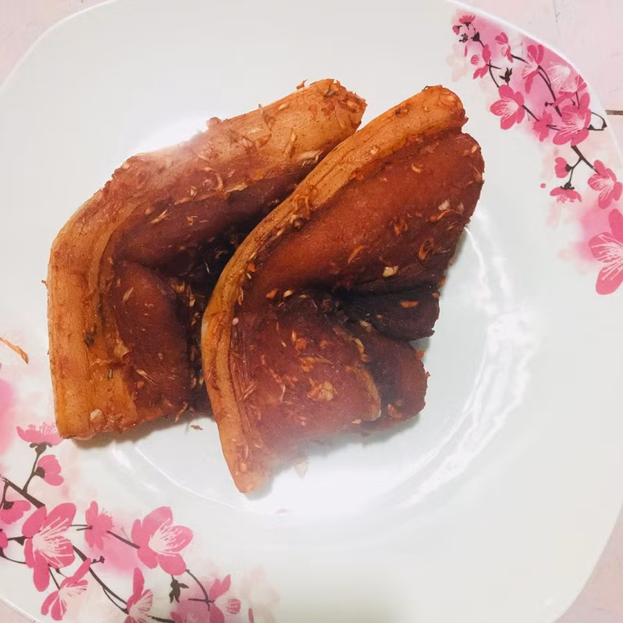 nang nong dinh diem, ba noi tro dua nhau lam thit heo mot nang hinh anh 3