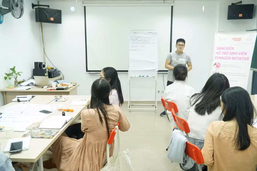 Vận dụng kiến thức được lĩnh hội, sinh viên không ngần ngại trình bày quan điểm cá nhân.