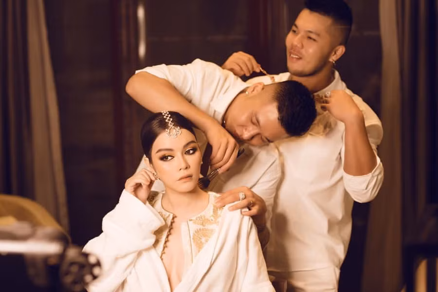 Chiêm ngưỡng 4 bộ đầm dát vàng lộng lẫy của Lý Nhã Kỳ tại tiệc sinh nhật tỷ phú kim cương ảnh 6