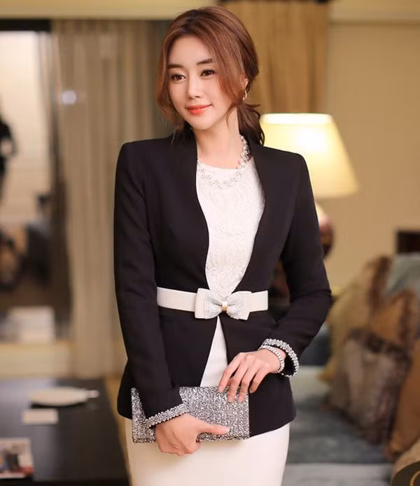 Các mẫu áo vest chuẩn mốt mùa thu giúp nàng công sở ghi điểm tuyệt đối ảnh 15 cac mau ao vest chuan mot giup cac nang cong so ghi diem tuyet doi trong mat dong nghiep - 16