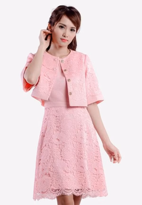 Các mẫu áo vest chuẩn mốt mùa thu giúp nàng công sở ghi điểm tuyệt đối ảnh 19 cac mau ao vest chuan mot giup cac nang cong so ghi diem tuyet doi trong mat dong nghiep - 20