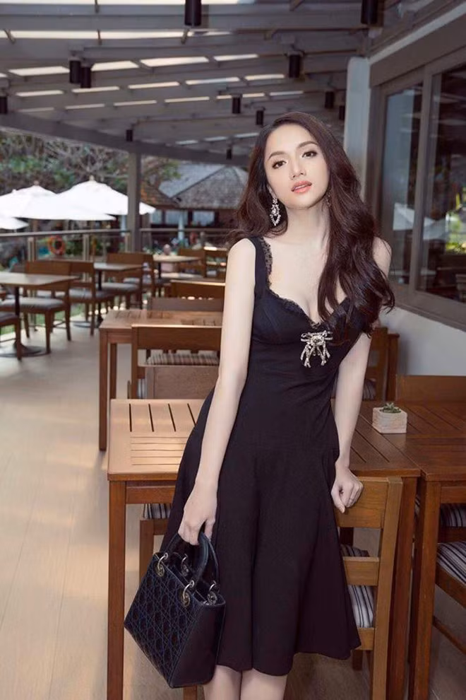 Mỗi khi xuất hiện, Hương Giang đều sử dụng những thương hiệu đắt đỏ 