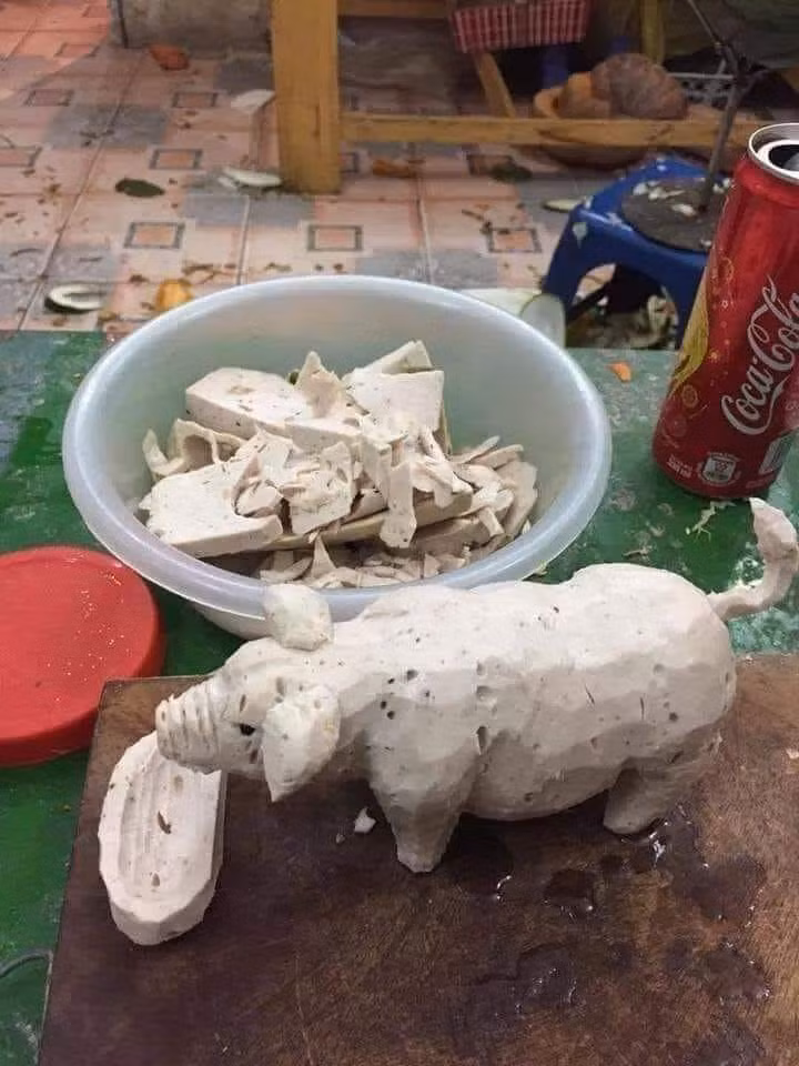 Khi nghệ nhân thái giò