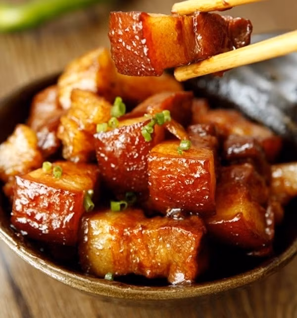 4 tuyệt chiêu kho thịt vụng mấy cũng ngon ảnh 4 meo-kho-thit-chun-vi-lai-bong-dep-hap-dan