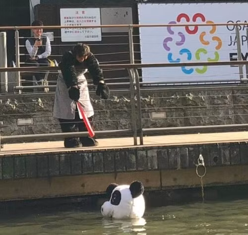 Em đi xa anh quá.