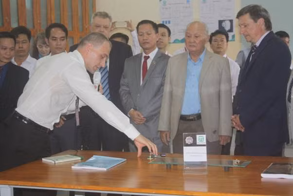 Chuyên gia của trường SPbPU giới thiệu về Công nghệ vi xử lý hiện đại nhất hiện nay được chuyển giao cho trường BDU