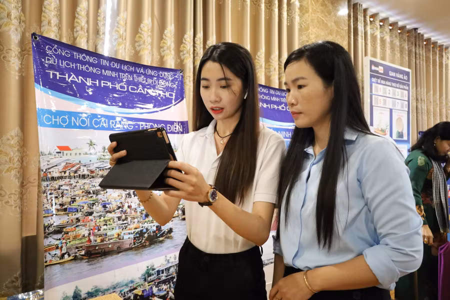Trải nghiệm các hình thức chuyển đổi số. Trải nghiệm các hình thức chuyển đổi số.