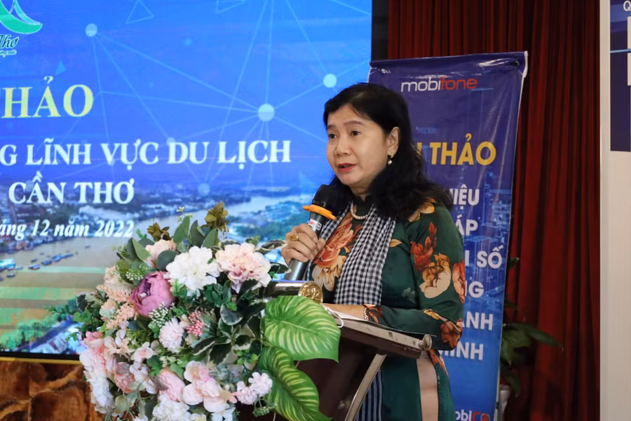 Bà Đào Thị Thanh Thuý - Phó Giám đốc Sở VHTTDL TP Cần Thơ phát biểu hội thảo. Bà Đào Thị Thanh Thuý - Phó Giám đốc Sở VHTTDL TP Cần Thơ phát biểu hội thảo.