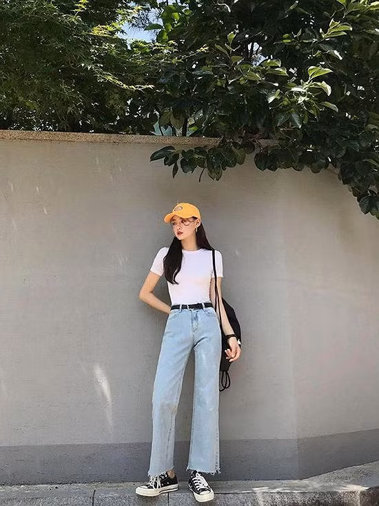 Gợi ý phối đồ mùa hè với quần jeans ống suông năng động ảnh 10