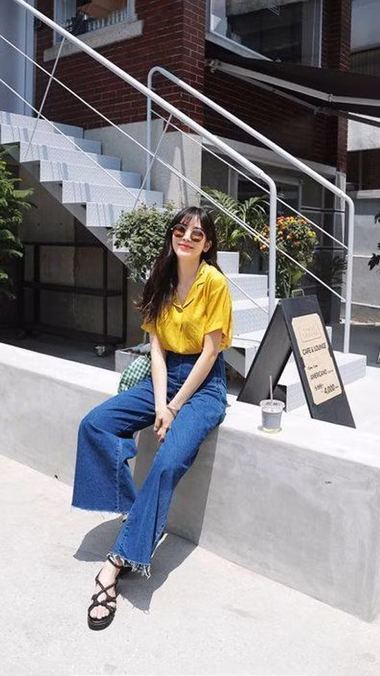 Gợi ý phối đồ mùa hè với quần jeans ống suông năng động ảnh 2