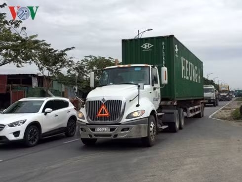 sau vu tai nan o long an: nguoi dan lo ban nha vi hung than container hinh 4
