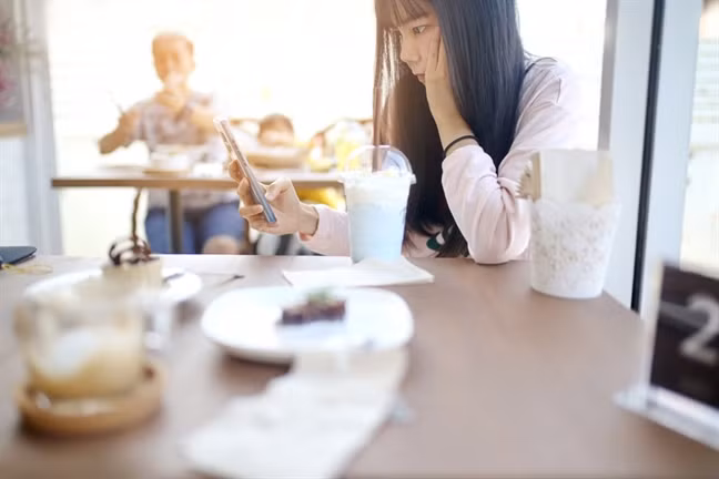 Đừng đồng cảm trên… màn hình Dung dong cam tren… man hinh