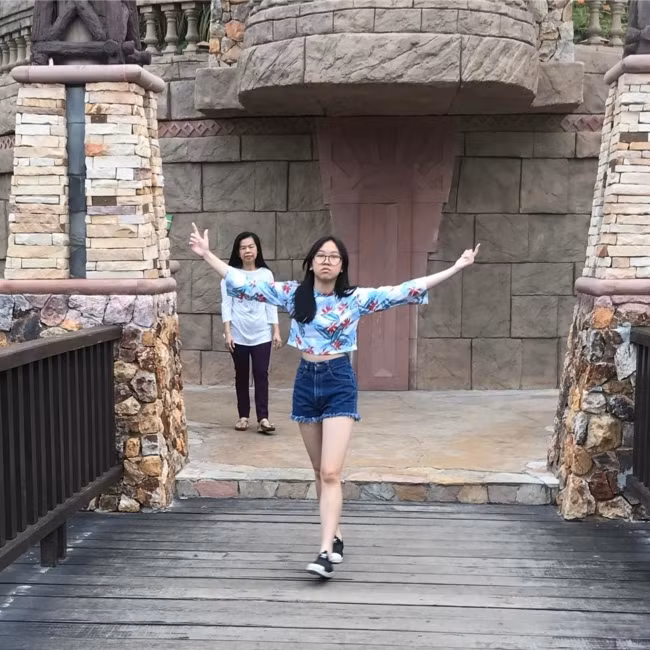 9x Thái Lan gây chú ý nhờ chỉ tạo dáng đúng một kiểu trên Instagram ảnh 5
