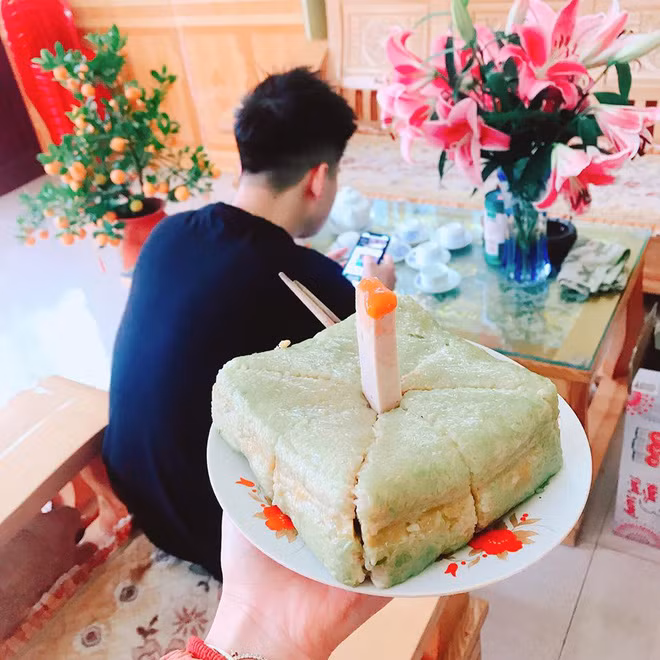 Anh trai sinh nhật đúng dịp Tết, em gái tặng món quà “lạ lùng” làm ai cũng “cười ngất“