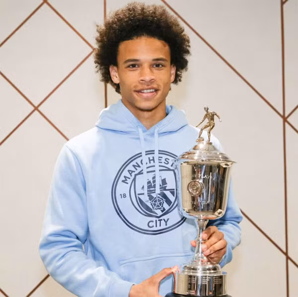 Leroy Sane của Man City giành giải Cầu thủ trẻ hay nhất năm. Ảnh:PA. Leroy Sane của Man City giành giải Cầu thủ trẻ hay nhất năm