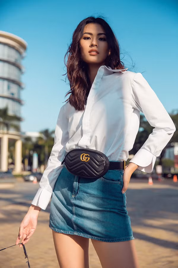 Áo sơ mi là một trong những item luôn phải có trong mỗi tủ quần áo của tất cả mọi người chứ không chỉ riêng các tín đồ thời trang. Đơn giản vì đây là món đồ dễ mặc, che được khuyết điểm cơ thể, không bao giờ bị lỗi mốt và luôn phù hợp với mọi hoàn cảnh. Áo sơ mi là một trong những item luôn phải có trong mỗi tủ quần áo của tất cả mọi người chứ không chỉ riêng các tín đồ thời trang. Đơn giản vì đây là món đồ dễ mặc, che được khuyết điểm cơ thể, không bao giờ bị lỗi mốt và luôn phù hợp với mọi hoàn cảnh.