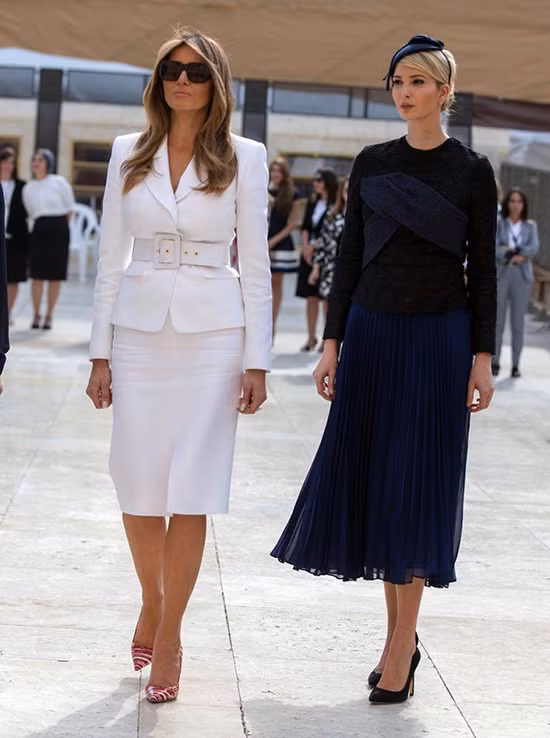 Trang phục hợp mốt mang thông điệp của Melania Trump ảnh 13 Trang phục hợp mốt mang thông điệp của Melania Trump