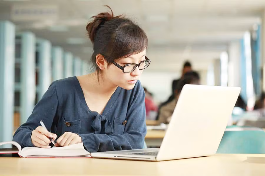 Cẩn trọng với ôn thi trực tuyến