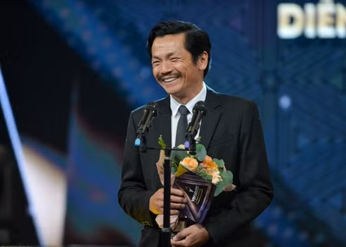NSND Trung Anh đoạt giải Nam diễn viên ấn tượng - TV Awards 2019.
