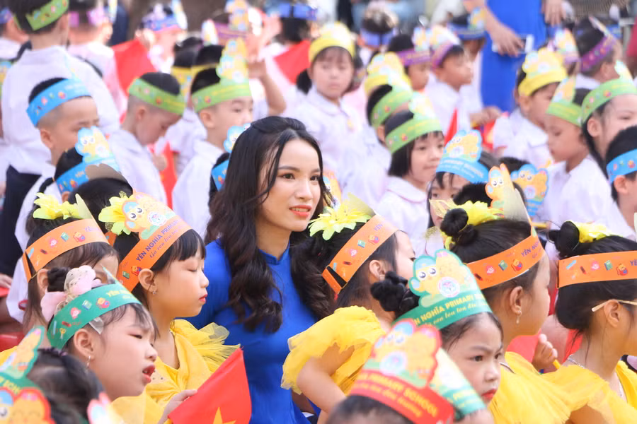 Năm nay, Trường Tiểu học Yên Nghĩa có 9 lớp 1, tăng 1 lớp so với năm trước. Năm nay, Trường Tiểu học Yên Nghĩa có 9 lớp 1, tăng 1 lớp so với năm trước.