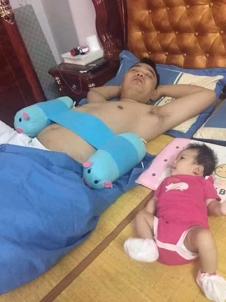 Rồi ai trông ai vậy mẹ ơi?