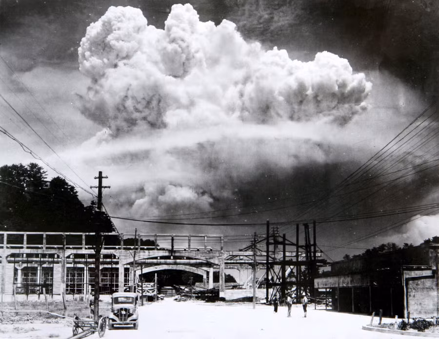 Đám mây hình nấm trên bầu trời Nagasaki vào ngày 9/8/1945. Ảnh: Getty Images