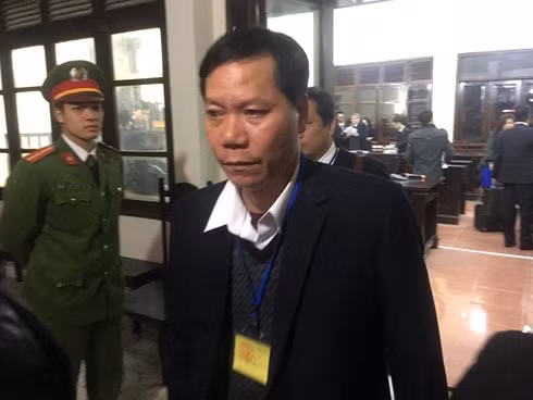 Bị cáo Trương Quý Dương, nguyên Giám đốc BVĐK tỉnh Hòa Bình. Bị cáo Trương Quý Dương, nguyên Giám đốc BVĐK tỉnh Hòa Bình.