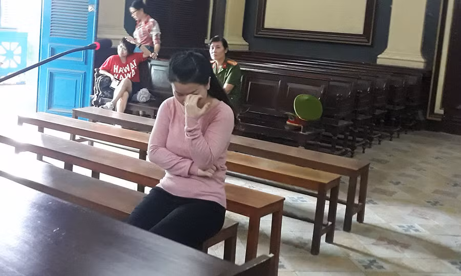 Nữ quái đánh thuốc mê bạn trai ngoại bẽn lẽn hầu tòa