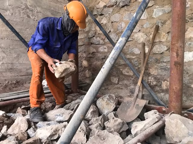 Hà Nội: Mục sở thị việc đục thông vòm cầu đường sắt chạy qua phố cổ - 4