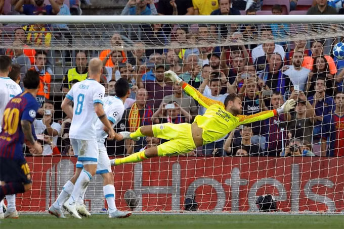 Những pha sút phạt trực tiếp của Messi làm mê hoặc khán giả
