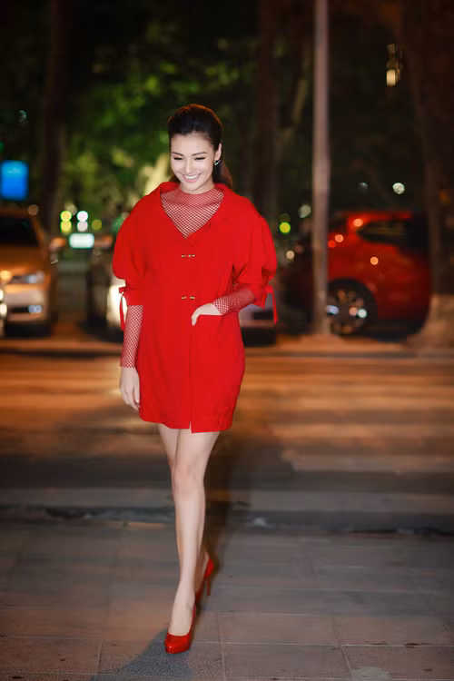 hong-que-tai-xuat-sau-sinh-do-sac-ben-tam-tit