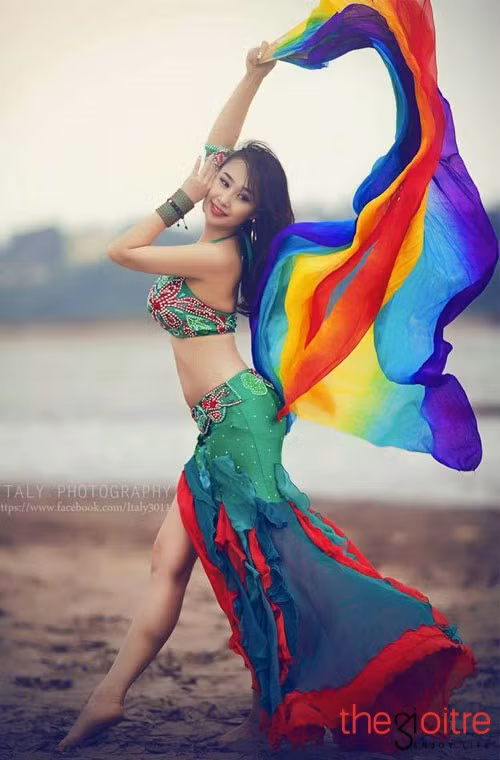 Cô giáo dạy Bellydance Dư Ngân. Cô giáo dạy Bellydance Dư Ngân.