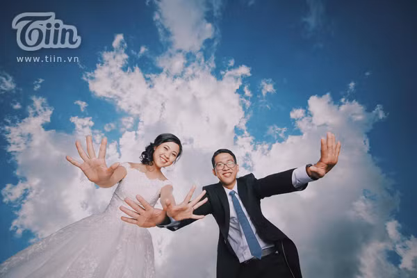Màn cầu hôn bằng 20 chiếc nhẫn nhựa ảnh 11 Bộ ảnh cưới của cặp đôi được thực hiện tại Mộc Châu và lấy ý tưởng từ một bộ phim đình đám