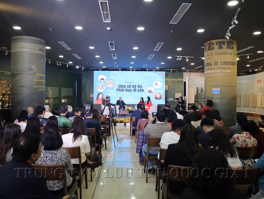 Tọa đàm đã thu hút đông đảo giới bảo tồn và các nhà sưu tầm. Tọa đàm đã thu hút đông đảo giới bảo tồn và các nhà sưu tầm.