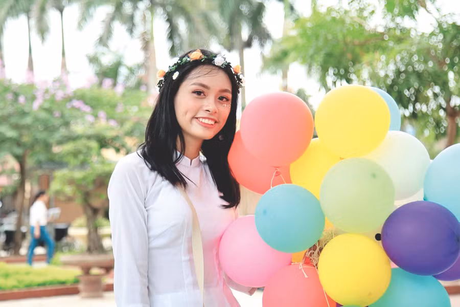 Nguyễn Trà My - Thủ khoa khối D01 của cả nước. Nguyễn Trà My - Thủ khoa khối D01 của cả nước.