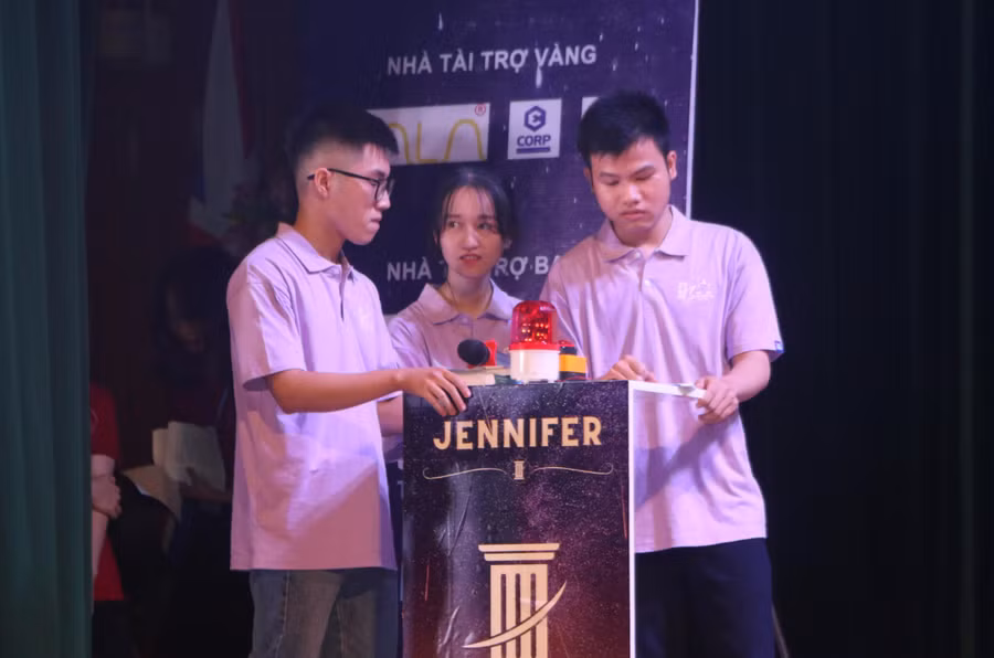Mỗi đội thi có 3 thành viên để dự thi đêm chung kết Spirit Of Law 2022.