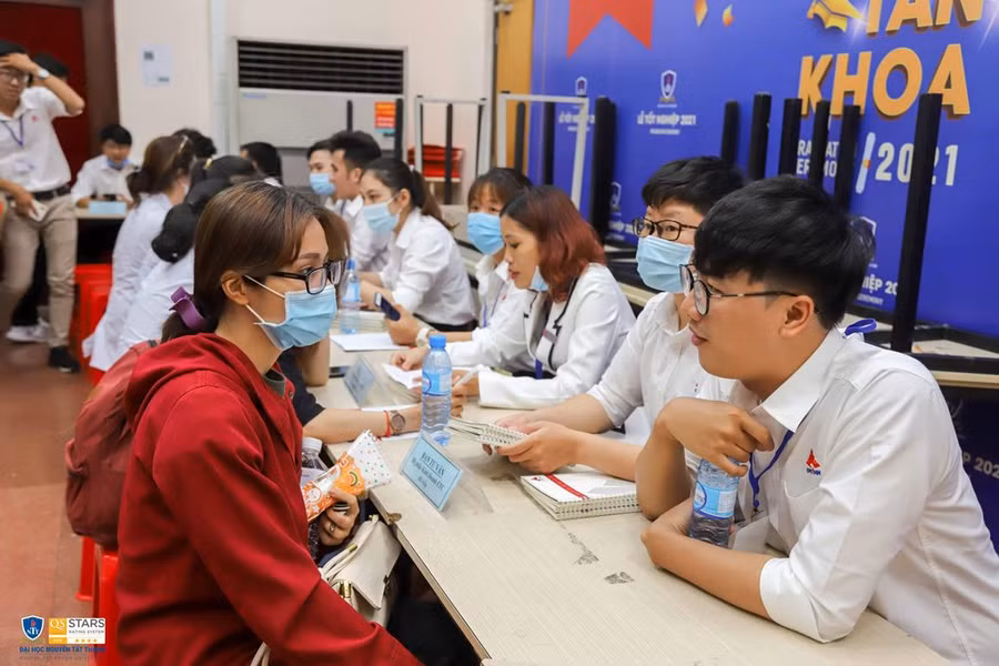 Phỏng vấn tuyển dụng sinh viên Nguyễn Tất thành tại hội thảo