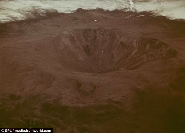 Vụ nổ của bom 140 kiloton năm 1965 tạo hố sâu 328 feet