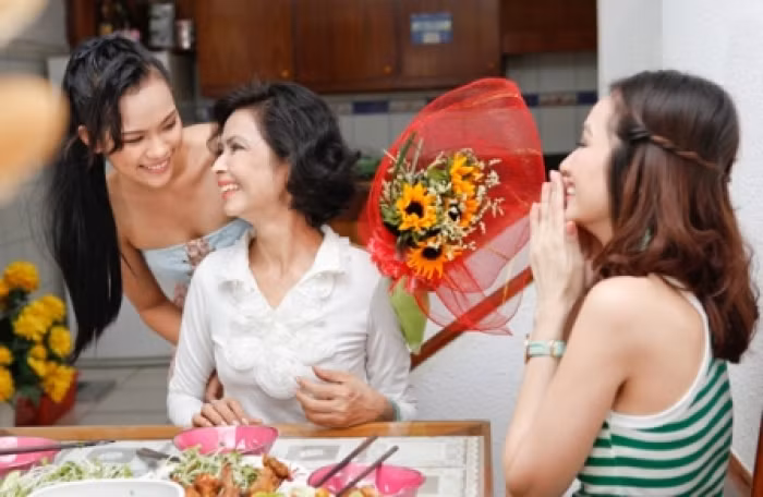 Gợi ý những món quà 8/3 ý nghĩa tặng mẹ goi y nhung mon qua 83 y nghia tang me 2