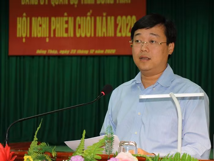 Đồng chí Lê Quốc Phong, Bí thư Đảng uỷ Quân sự tỉnh phát biểu chỉ đạo.