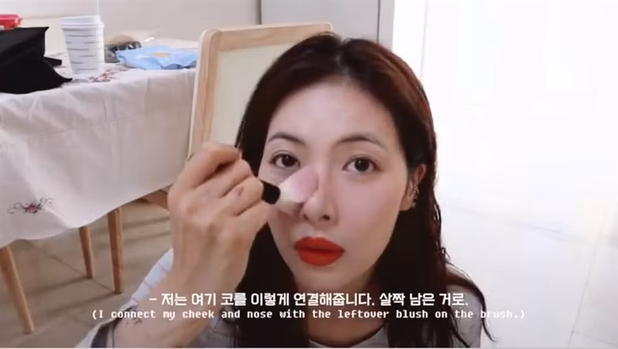Gương mặt không thể tưởng tượng nổi của HuynA sau khi lột bỏ lớp son phần dầy cộp-6