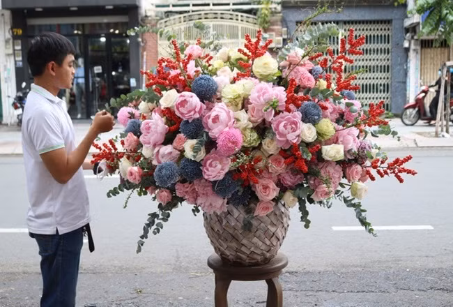 Bình hoa có giá 55 triệu đồng. (Ảnh: Flower box)
