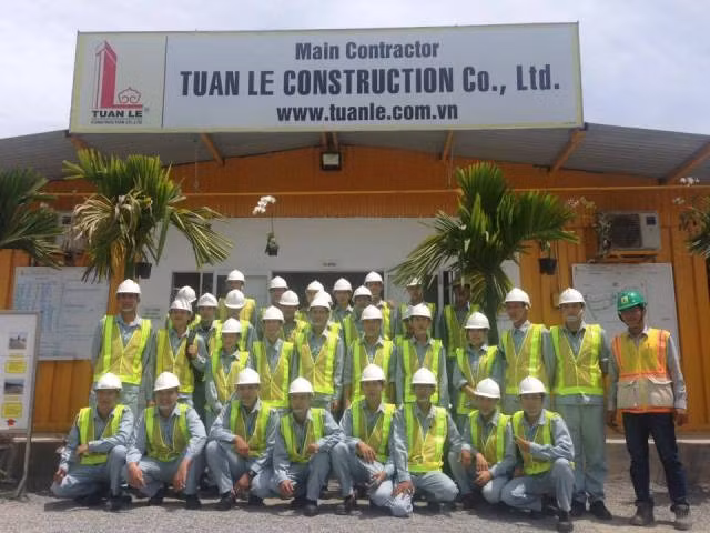 Sinh viên ngành Kỹ thuật cơ sở hạ tầng học tập tại công ty Tuấn Lê, TP Đà Nẵng (Công ty có vốn đầu tư của nước ngoài)