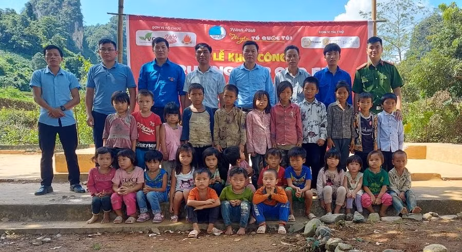 Lễ khởi công công trình “Trường đẹp cho em” tại điểm trường bản Nậm Pẻ.