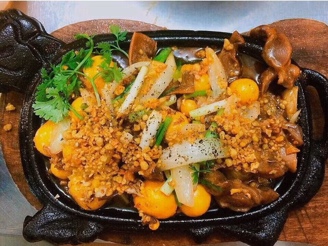 4 món cháy tỏi đủ phiên bản, số 1, 2 ai mê ăn vặt đều biết