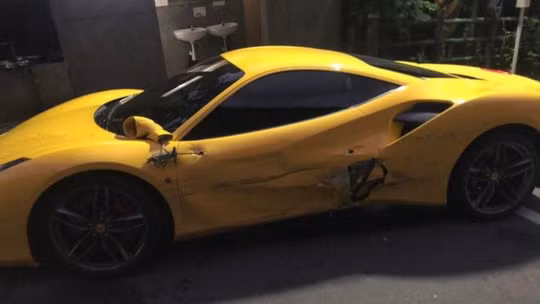 Phép màu cho anh chàng ngủ gật đâm liền một lúc 3 chiếc Ferrari - 3
